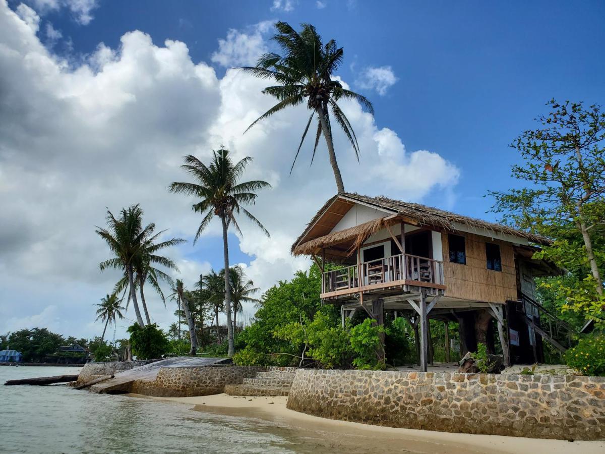 Patrick'S On The Beach Resort General Luna  Eksteriør billede