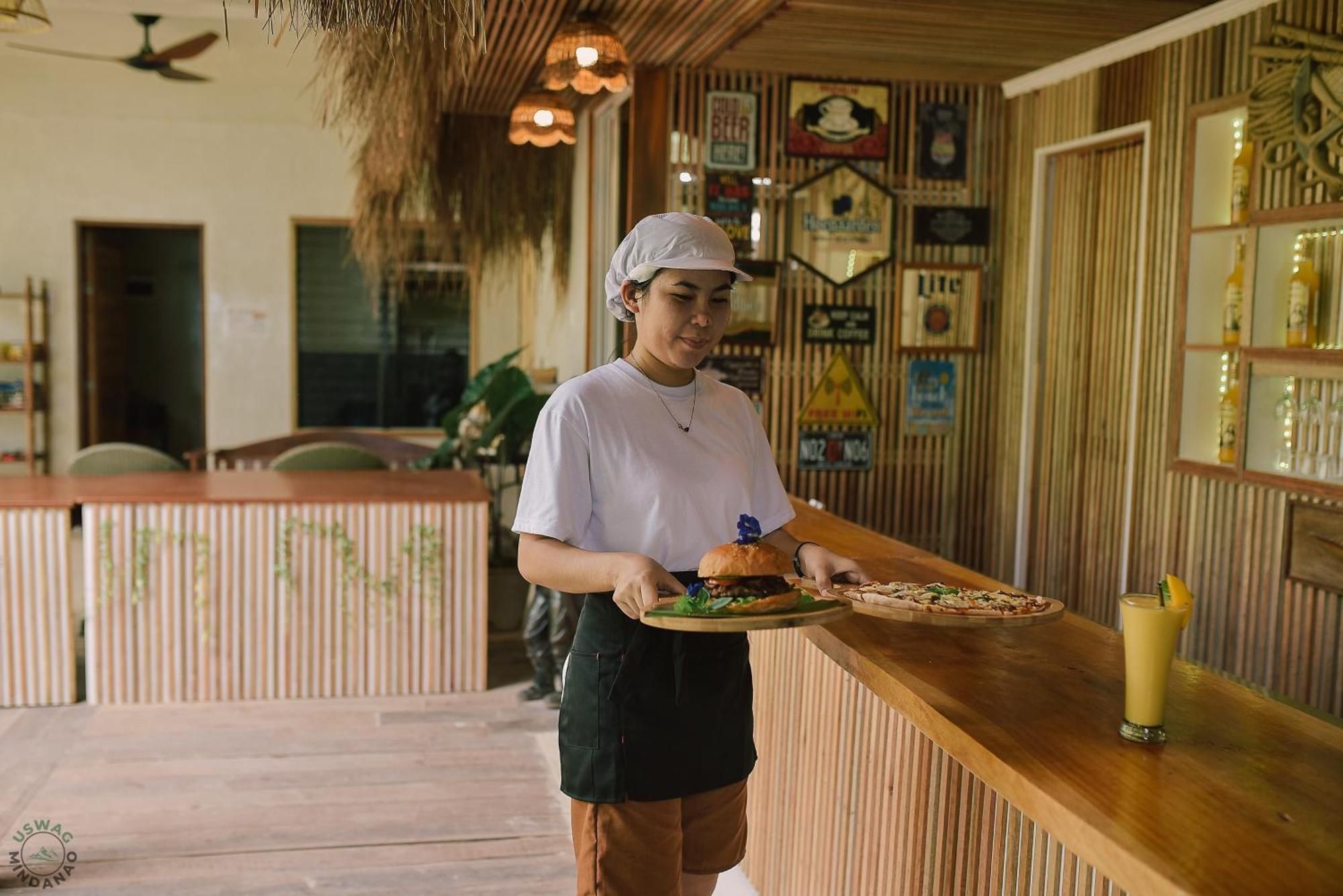 Patrick'S On The Beach Resort General Luna  Eksteriør billede